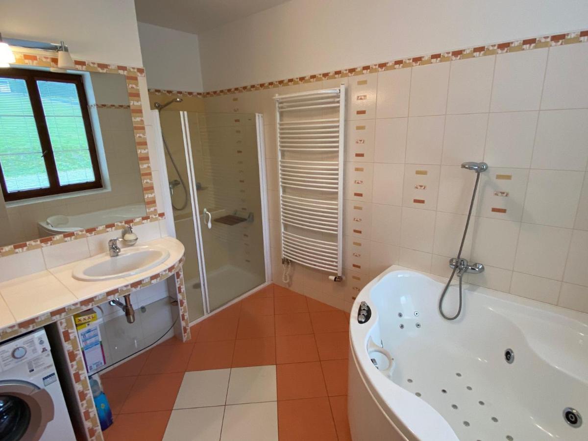Apartman Pod Dratnikem Svratka Exterior foto
